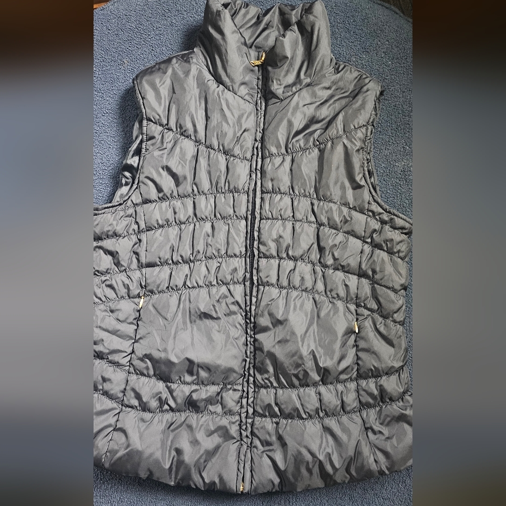 Thre3 Clothing Co. Black vest XL